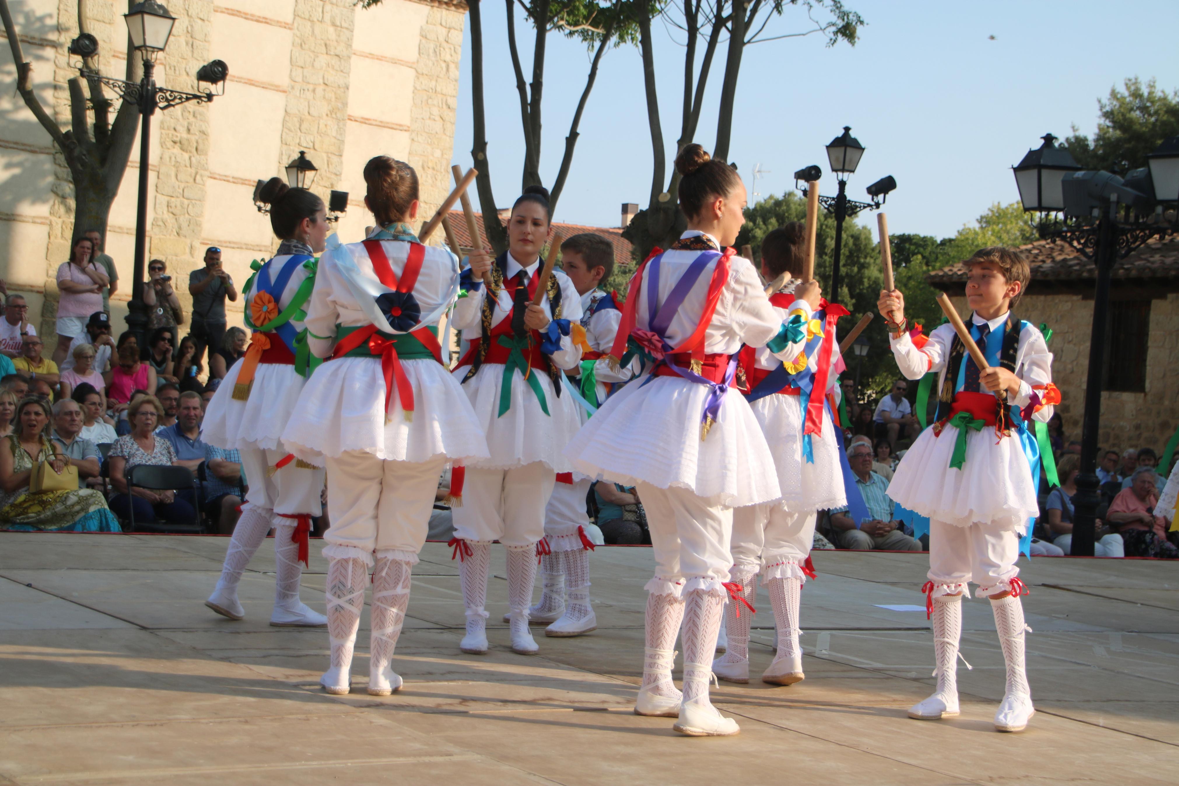 Cita con la Danza y el Paloteo en Ampudia