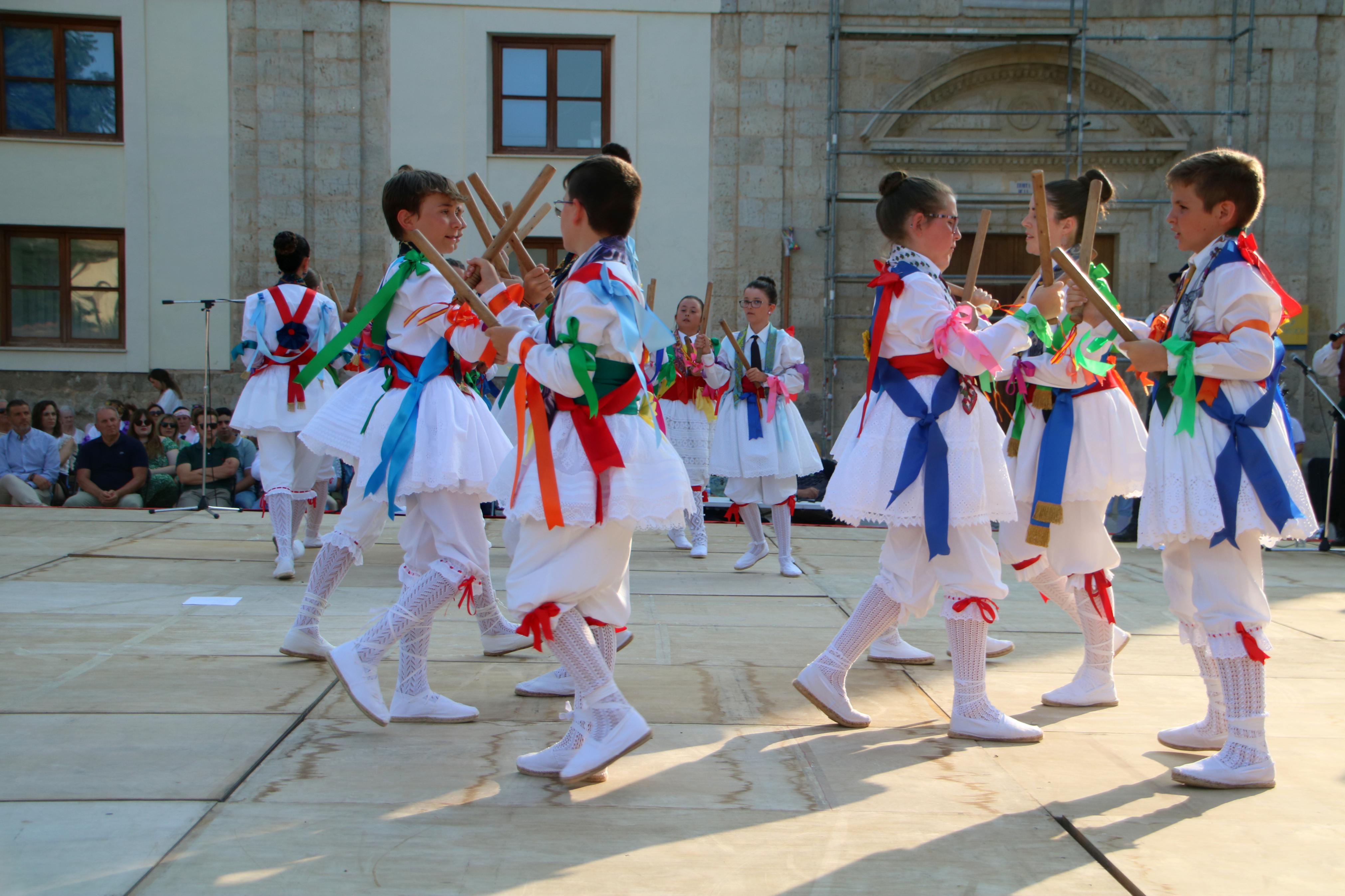 Cita con la Danza y el Paloteo en Ampudia