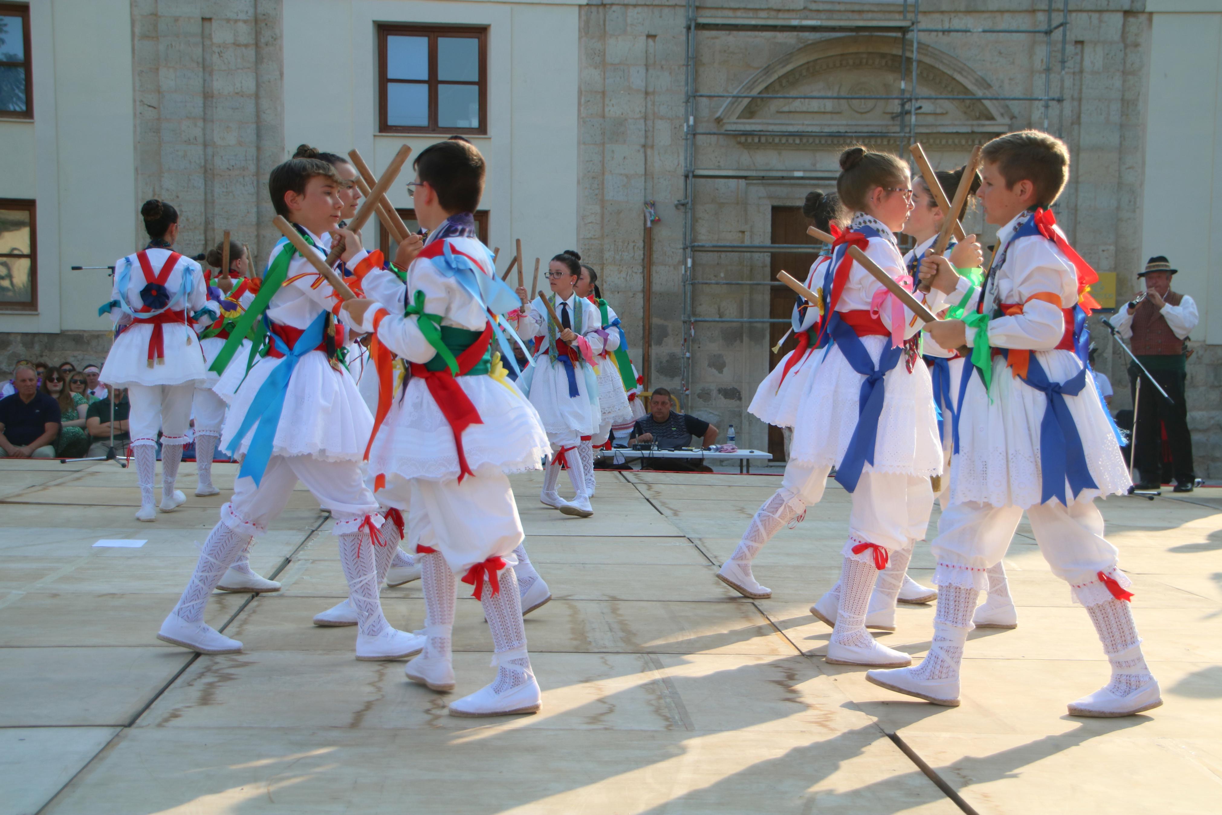 Cita con la Danza y el Paloteo en Ampudia