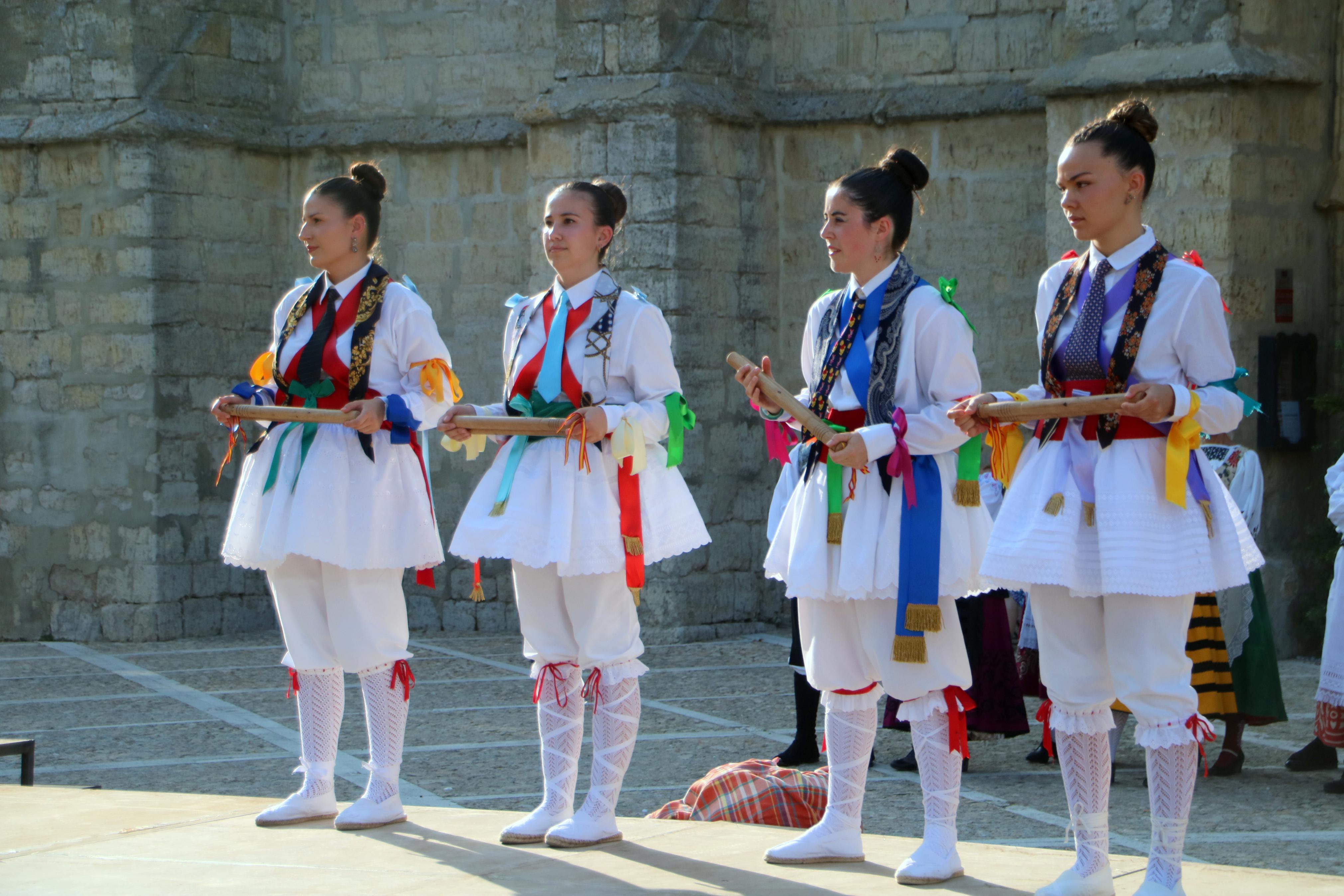 Cita con la Danza y el Paloteo en Ampudia