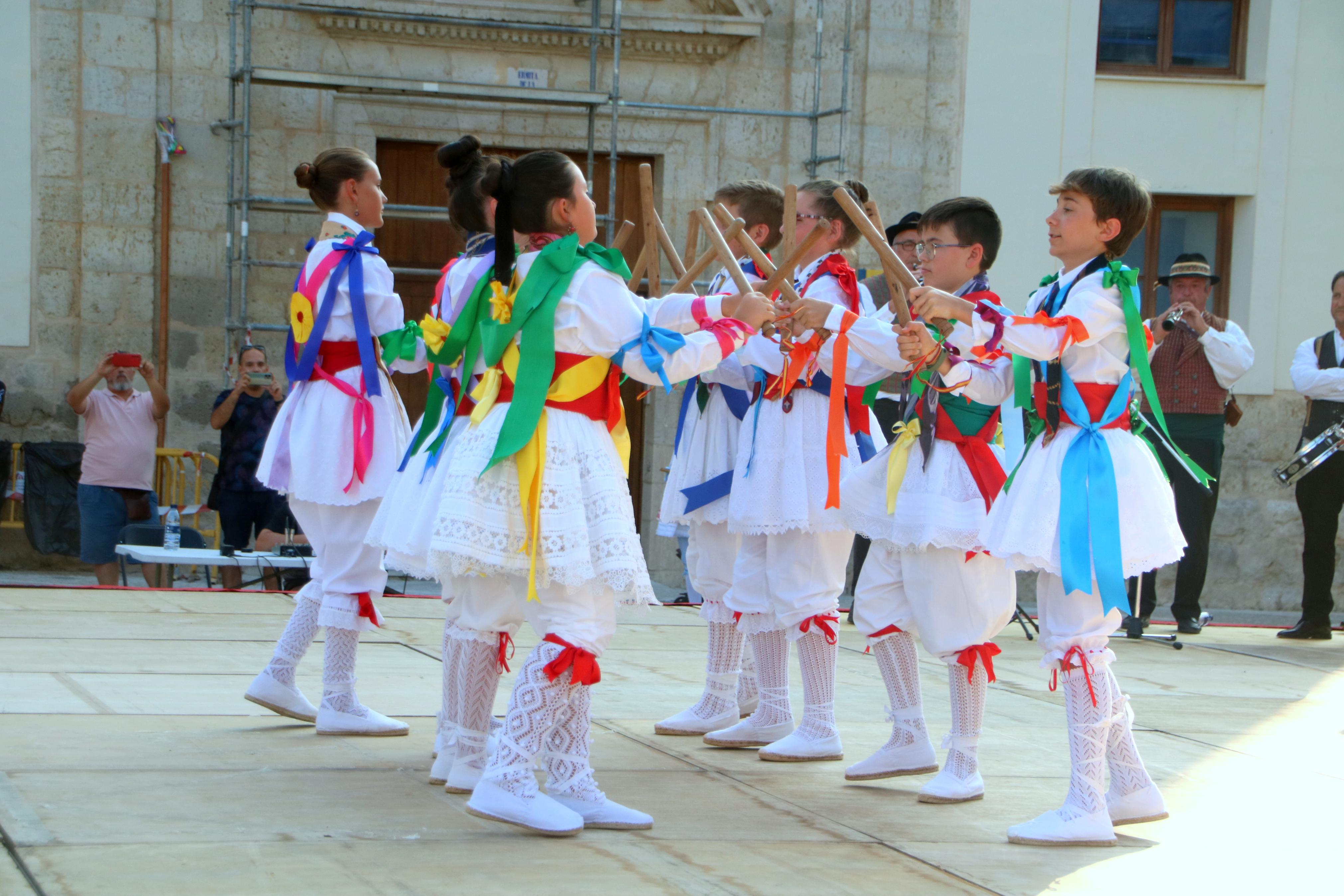 Cita con la Danza y el Paloteo en Ampudia