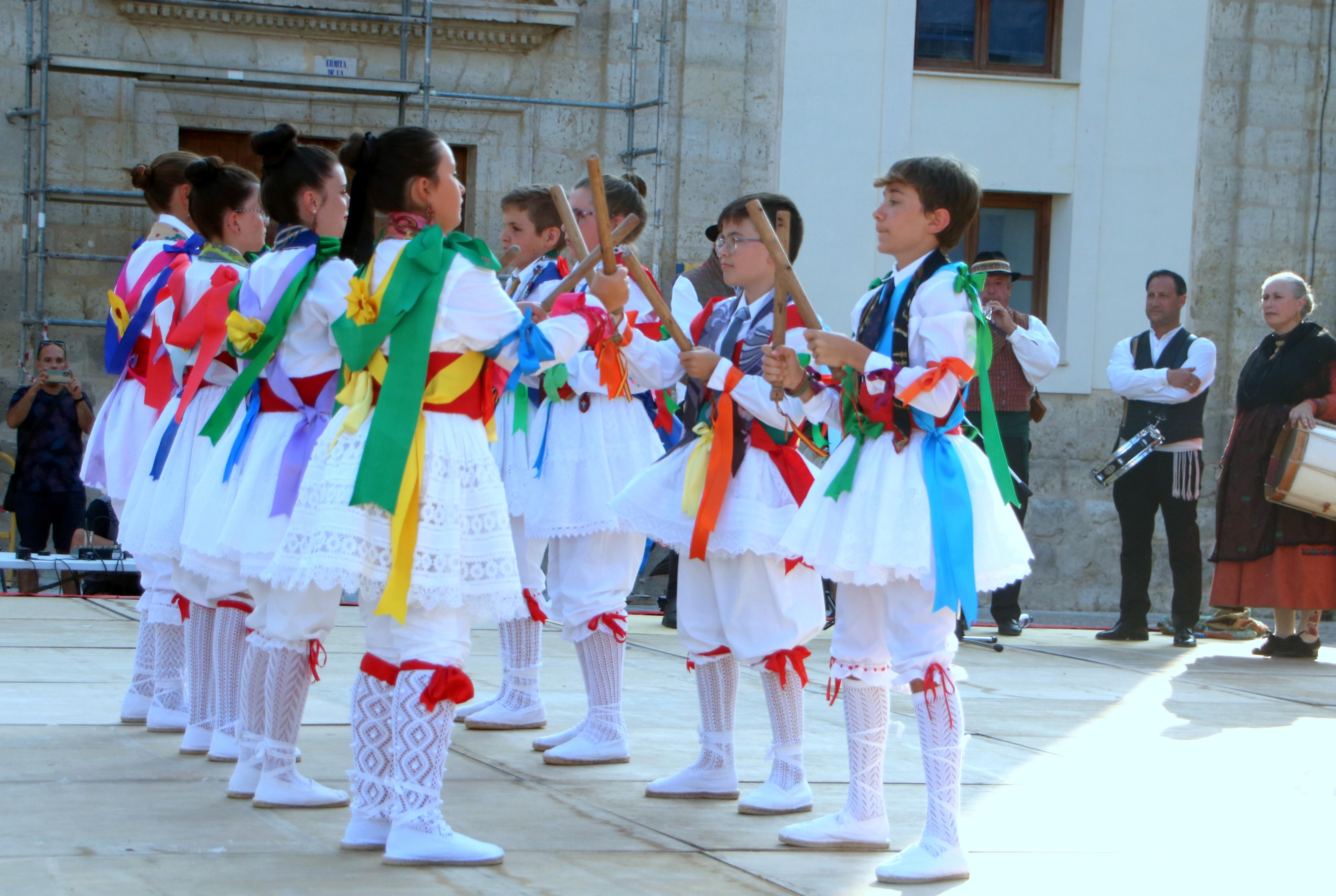 Cita con la Danza y el Paloteo en Ampudia