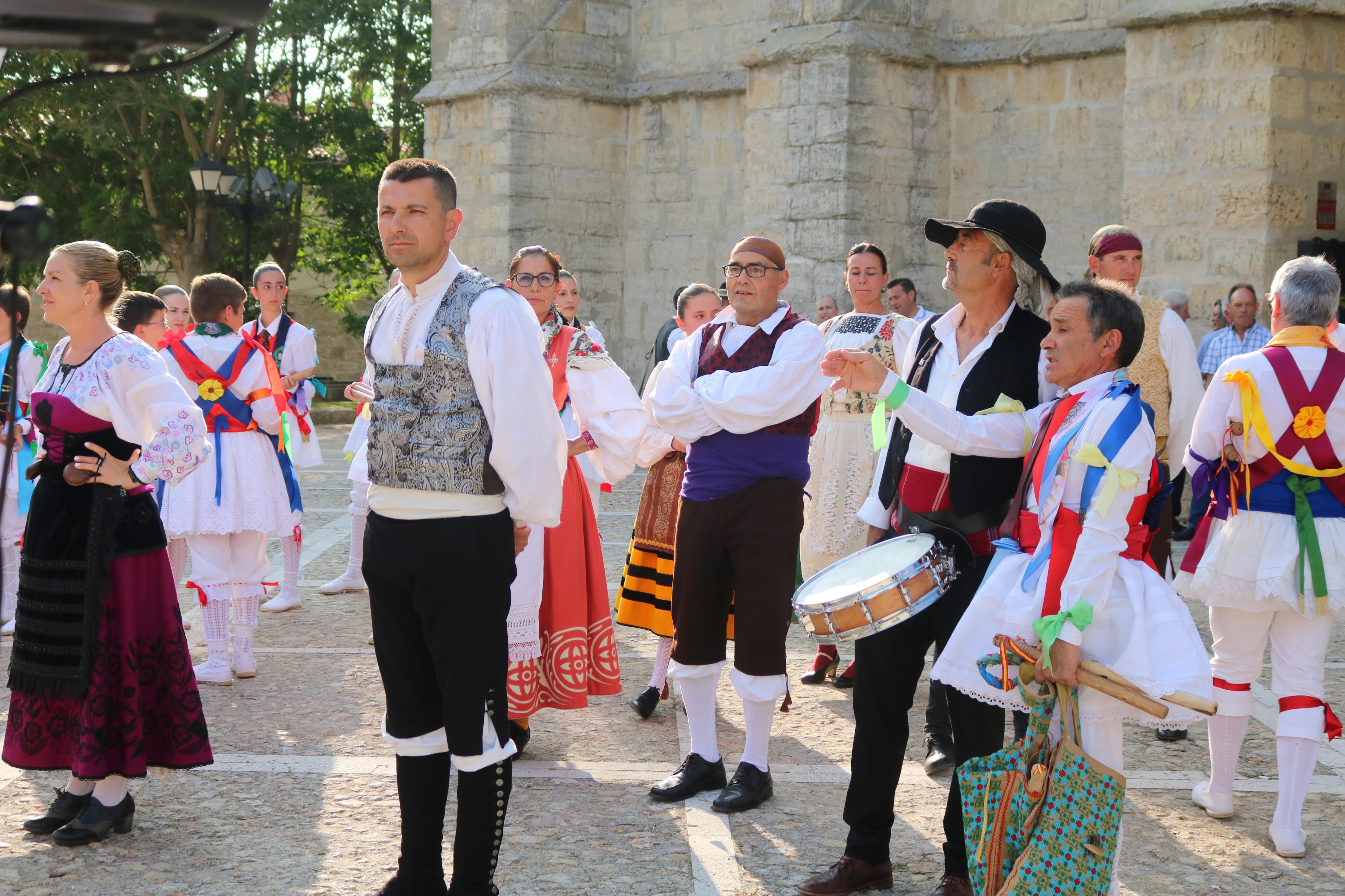 Cita con la Danza y el Paloteo en Ampudia