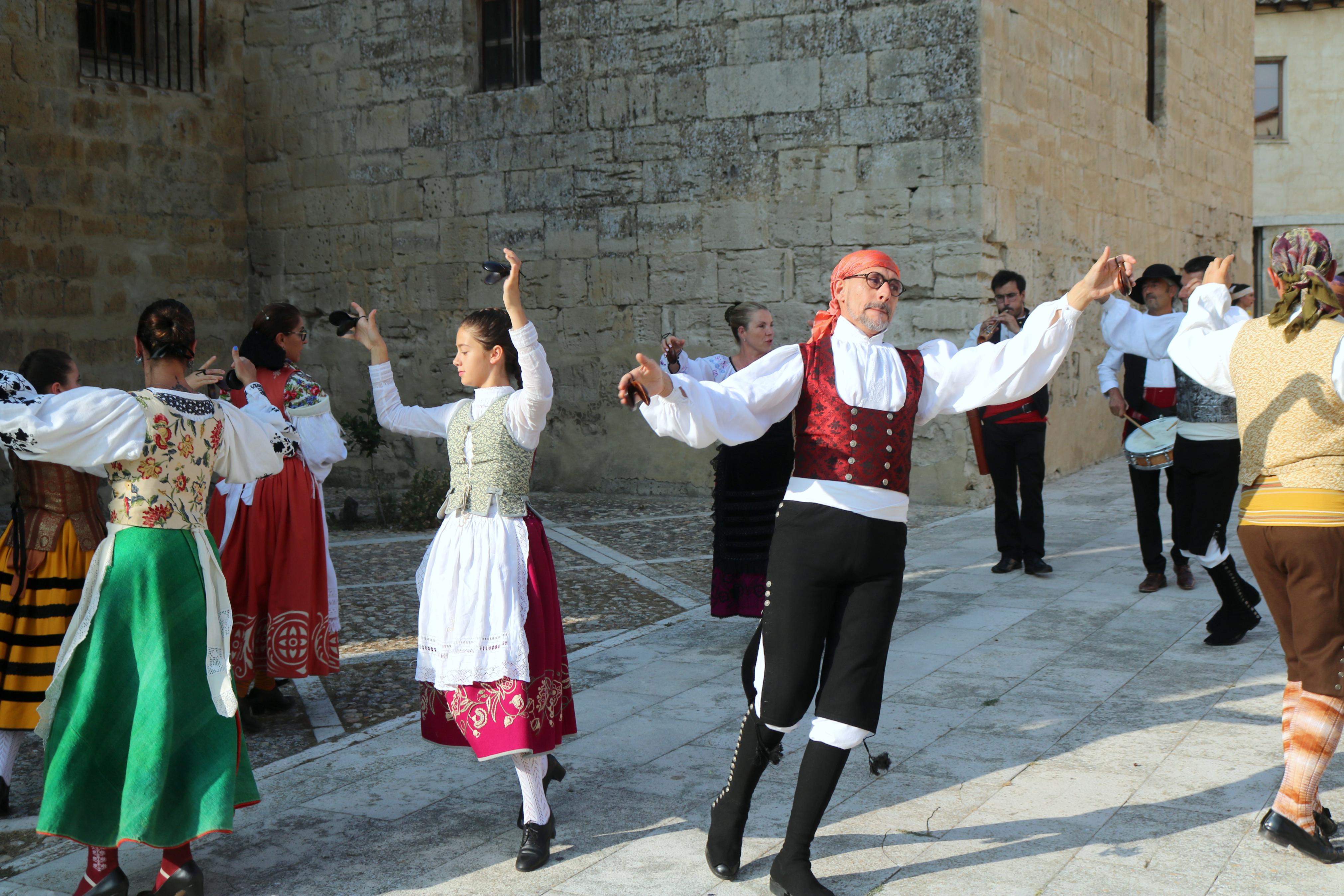 Cita con la Danza y el Paloteo en Ampudia