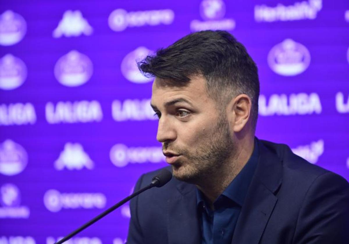 Fran Sánchez, director deportivo del Real Valladolid, durante su comparecencia de este lunes.