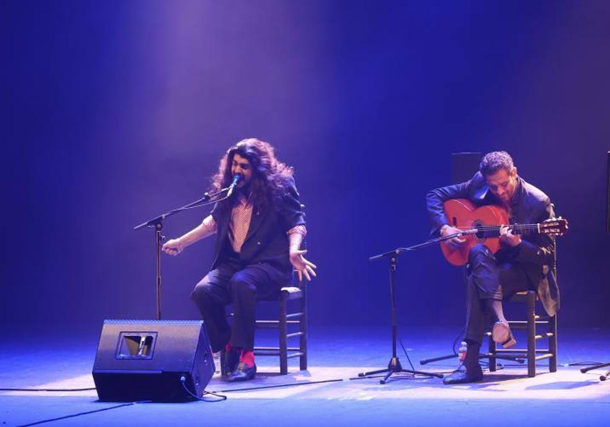 Israel Fernández, durante un concierto de la presente gira.