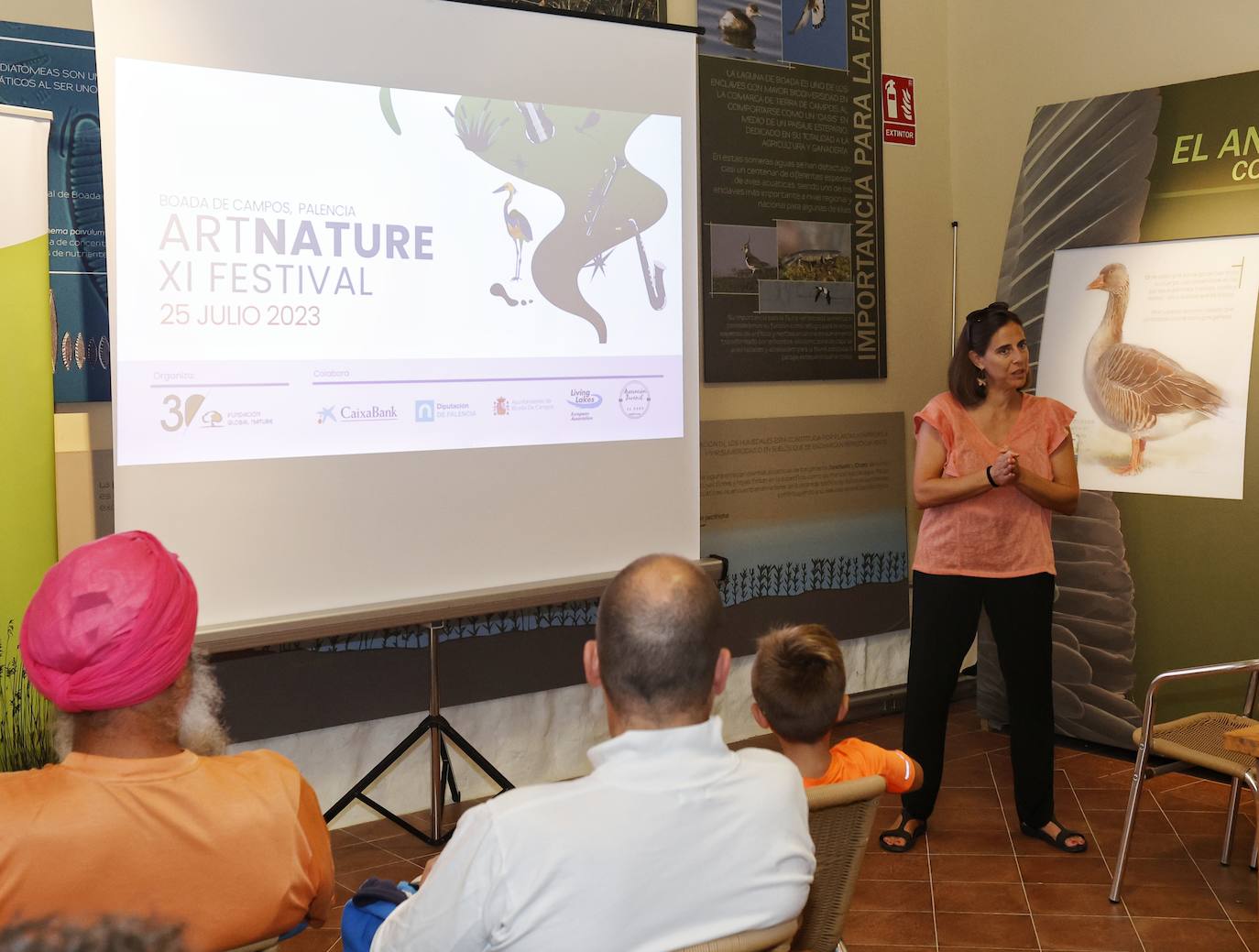 La Laguna de Boada reúne a una treintena de aficionados a la ornitología