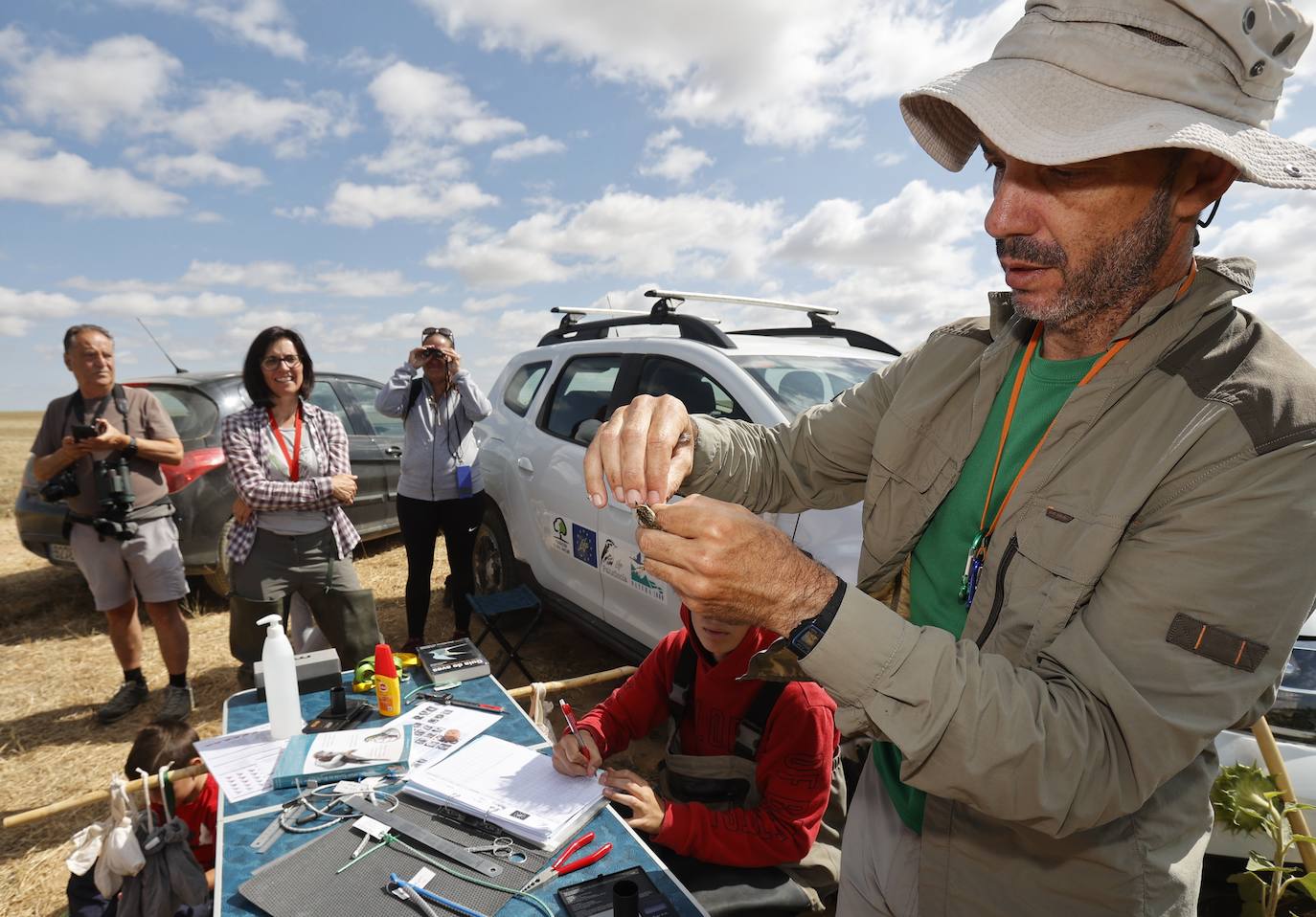 La Laguna de Boada reúne a una treintena de aficionados a la ornitología