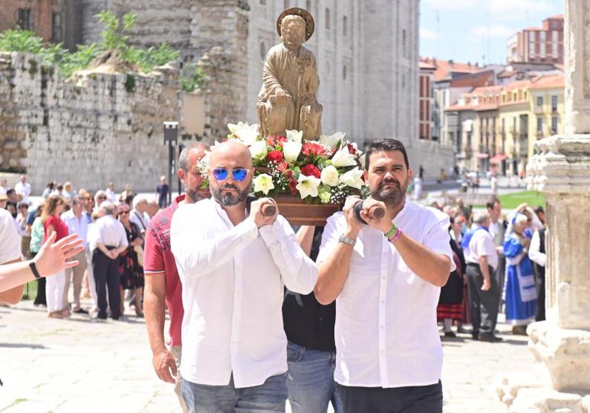 Un momento de la procesión de Santiago Apóstol en la Antigua.