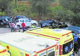 Ambulancias en los corrales del río Cega.