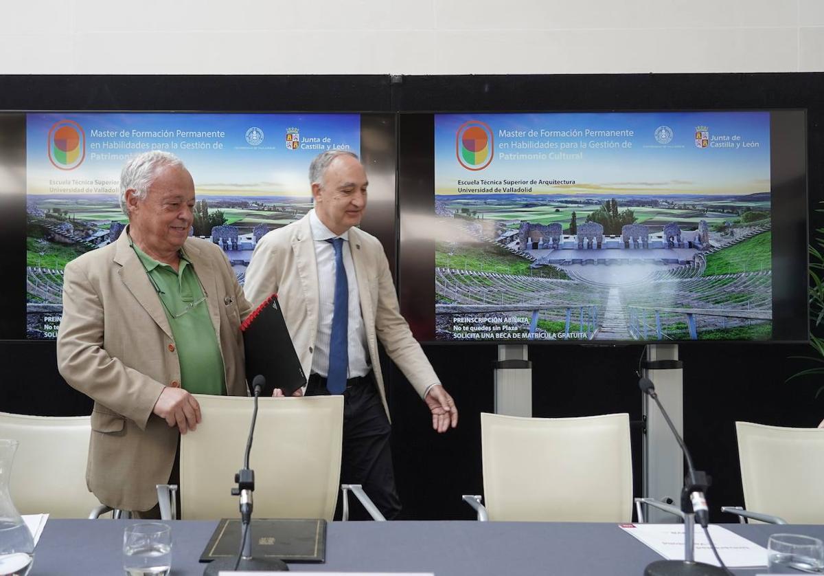 El consejero de Cultura, Gonzalo Santonja (izquierda), junto al rector de la UVA, Antonio Largo.