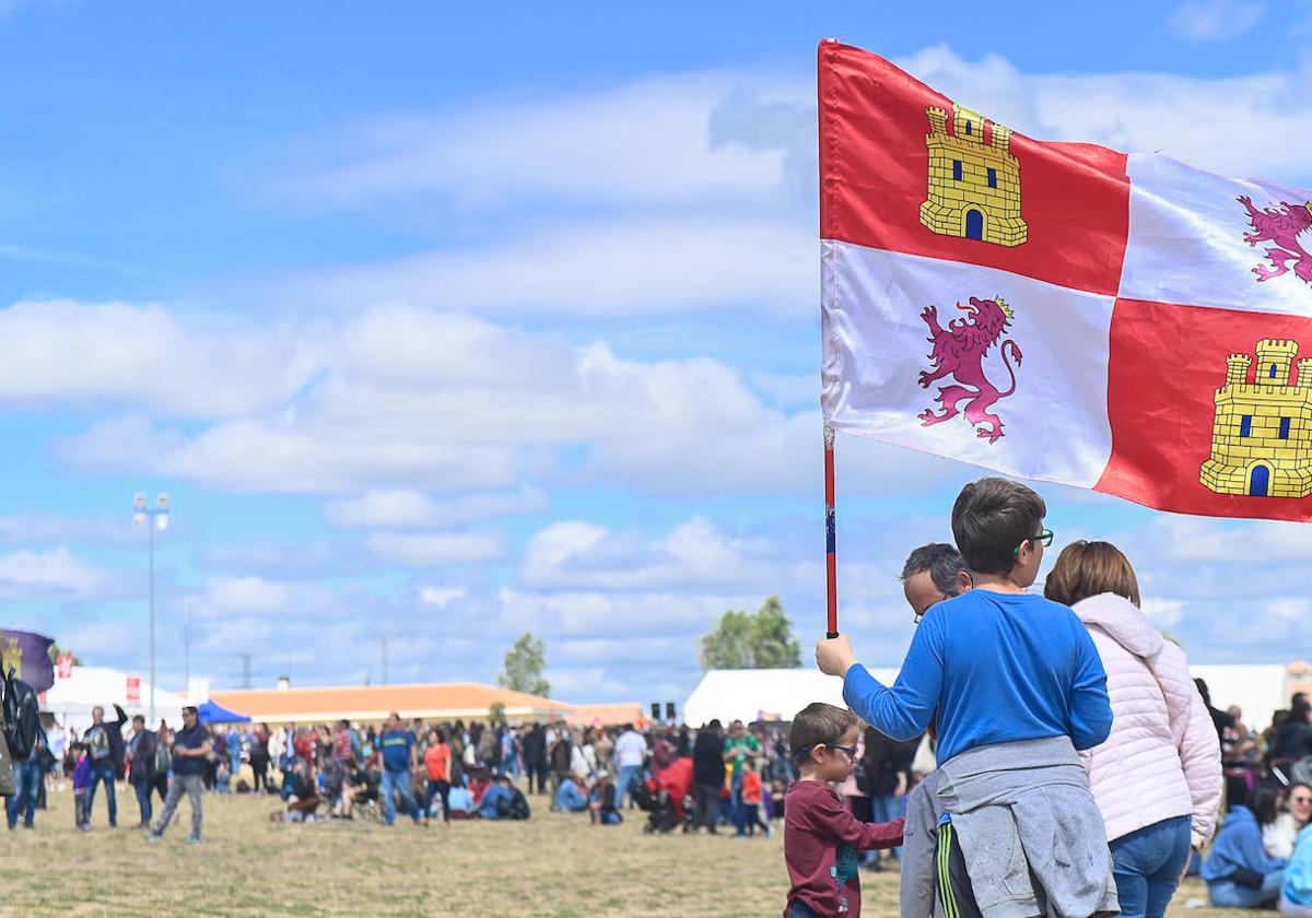 Celebración de la fiesta de la Comunidad en la campa de Villalar.