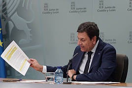 El consejero de Economía y Hacienda y portavoz, Carlos Fernández Carriedo, tras el Consejo de Gobierno.