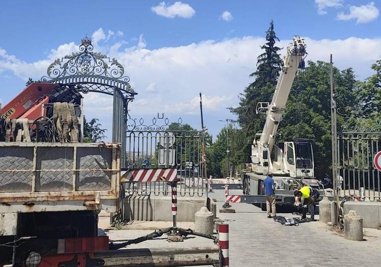 Retirada de la puerta tras lo ocurrido.