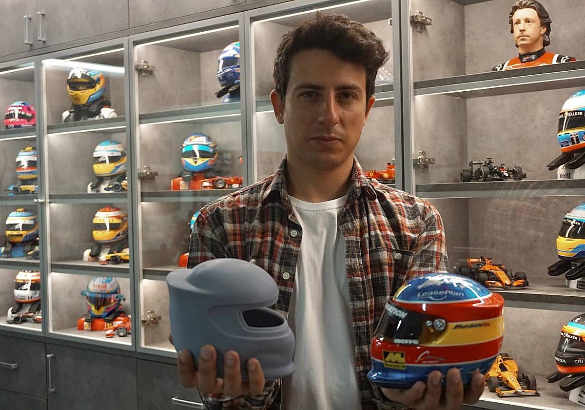 Felipe Urbón con alguna de sus maquetas.