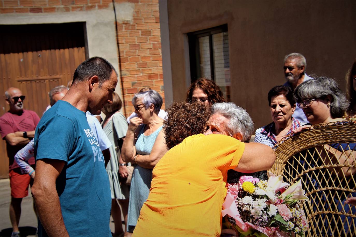 Fiesta sorpresa en Villafrechós para celebrar los 100 años de Eladia Ares