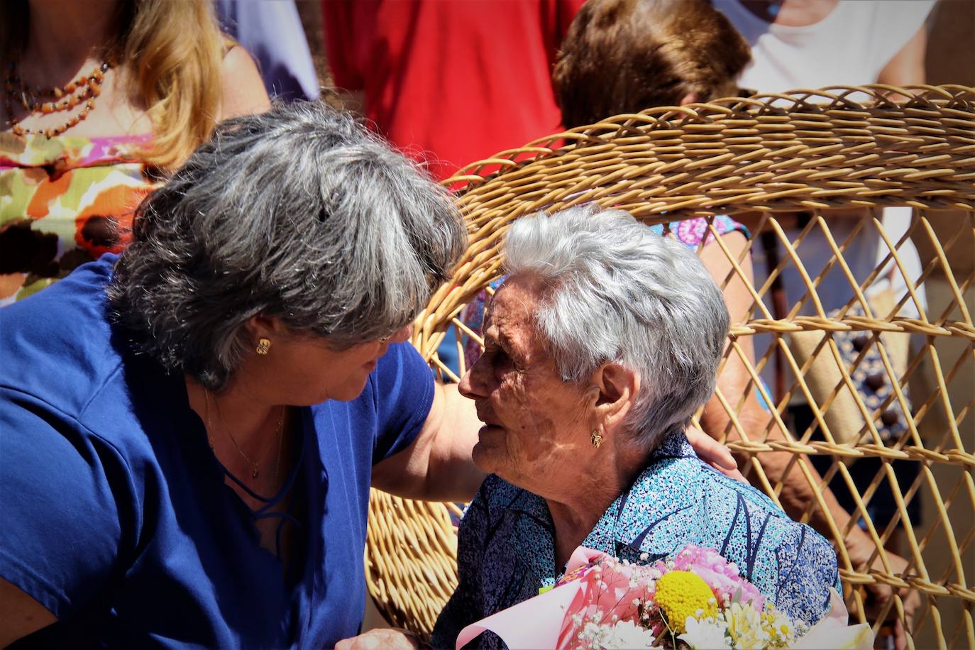 Fiesta sorpresa en Villafrechós para celebrar los 100 años de Eladia Ares