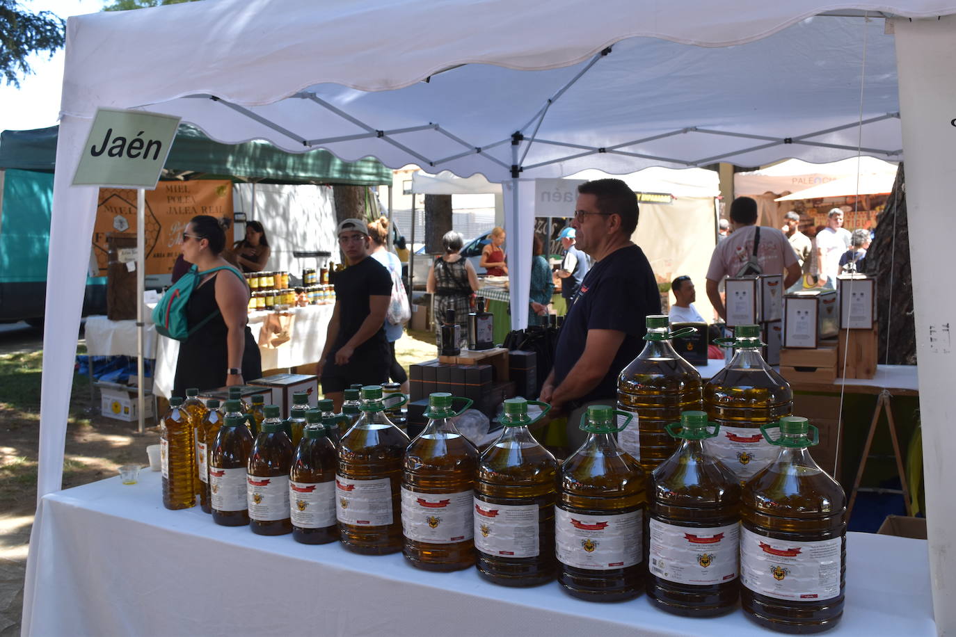 Éxito de la Feria de Artesanía y Productos de la Montaña Palentina en Cervera