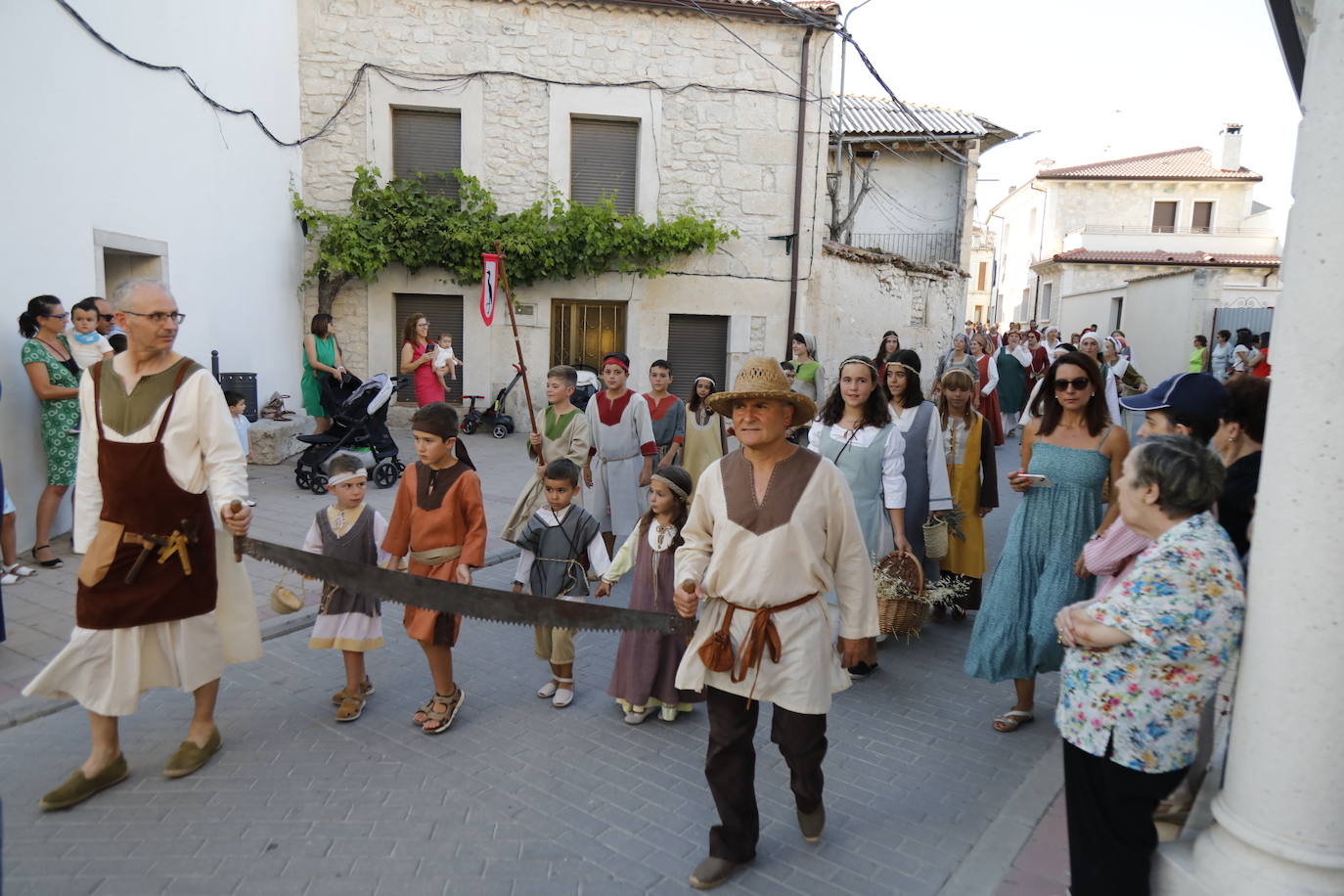 Los vecinos de Campaspero salen a la calle para hacer su recreación histórica