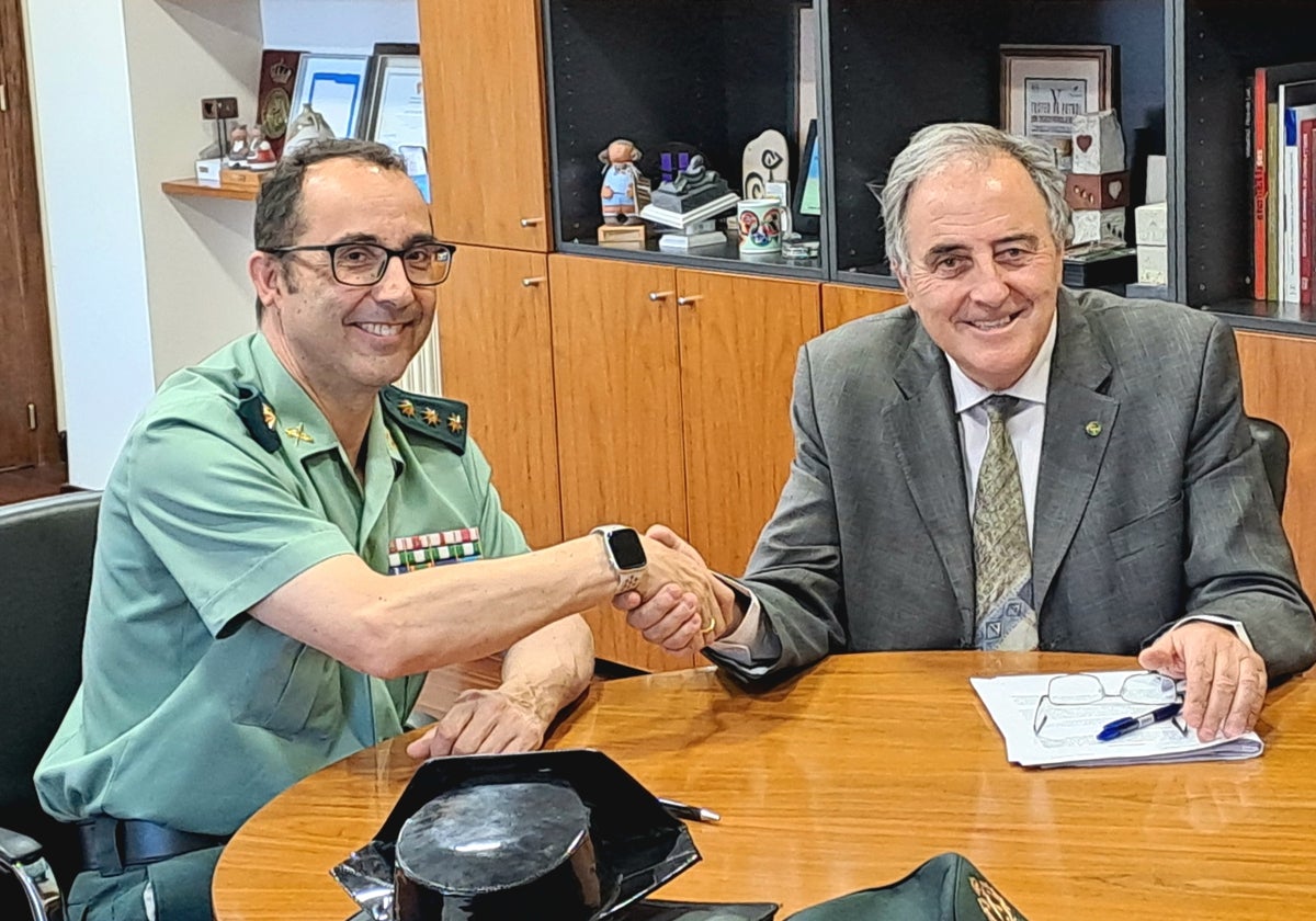 Avelino Álvarez, alcalde de Laguna de Duero, y el Coronel de la Comandancia de la Guardia Civil de Valladolid, Andrés Manuel Velarde.