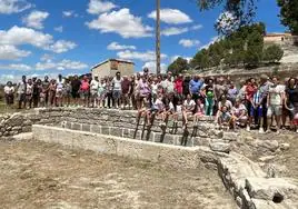 Los vecinos de Quintanilla de Trigueros se reunen para inaugurar su antigua fuente
