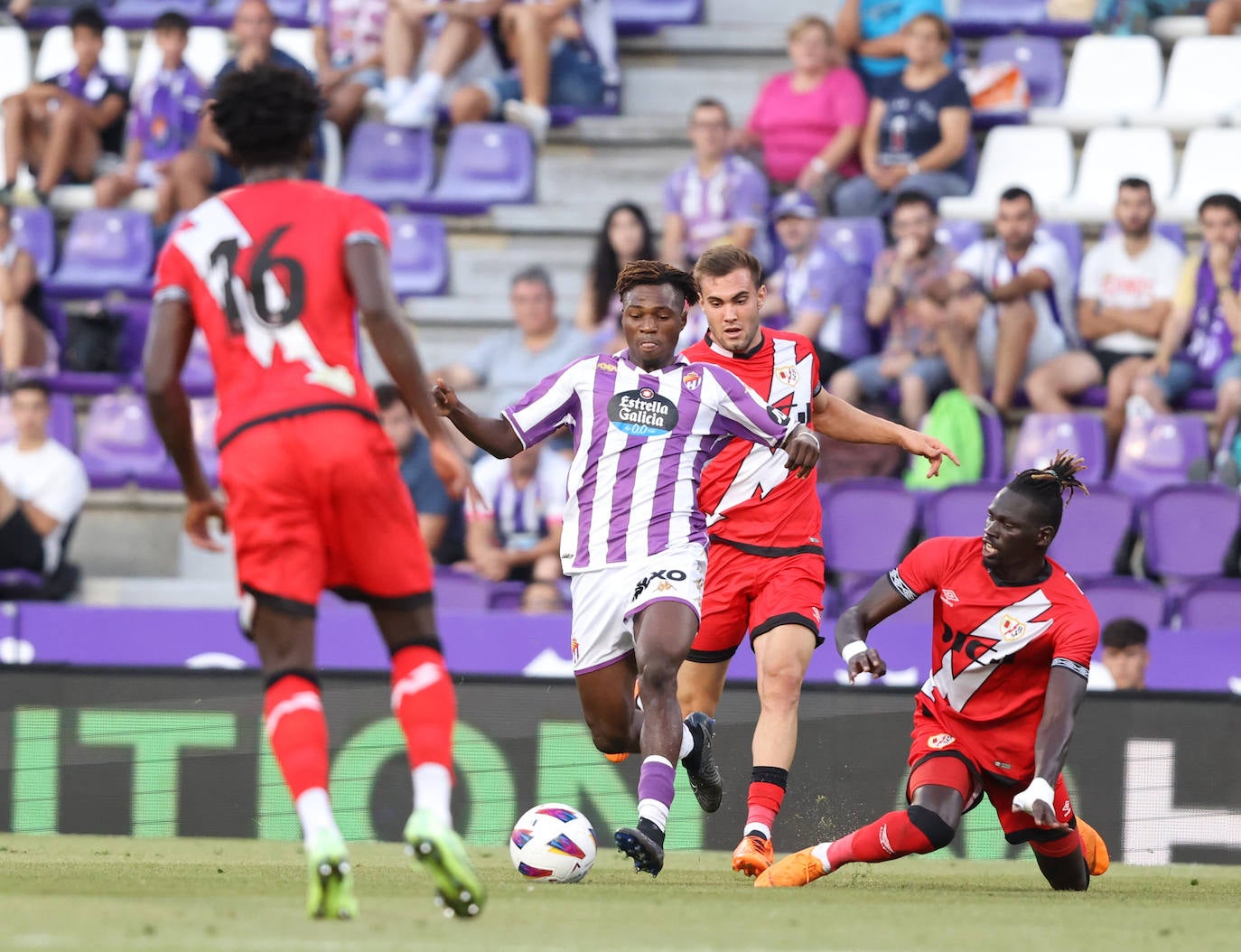 La victoria del Real Valladolid ante el Rayo Vallecano, en imágenes