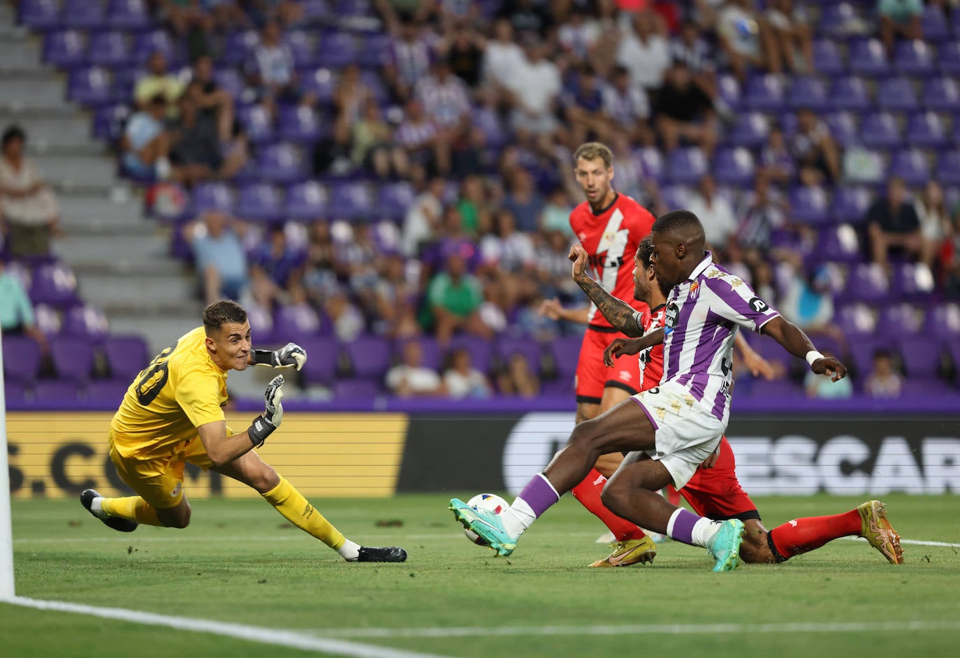 La victoria del Real Valladolid ante el Rayo Vallecano, en imágenes