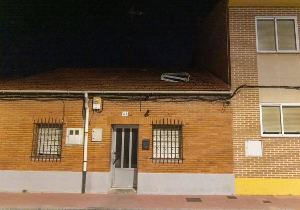 Ventana del edificio donde se produjo la explosión cayó en el tejado de una vivienda de la calle Estrella, paralela a Goya.