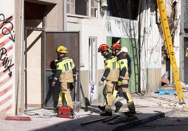 En imágenes el análisis de los bomberos en el edificio de la calle Goya