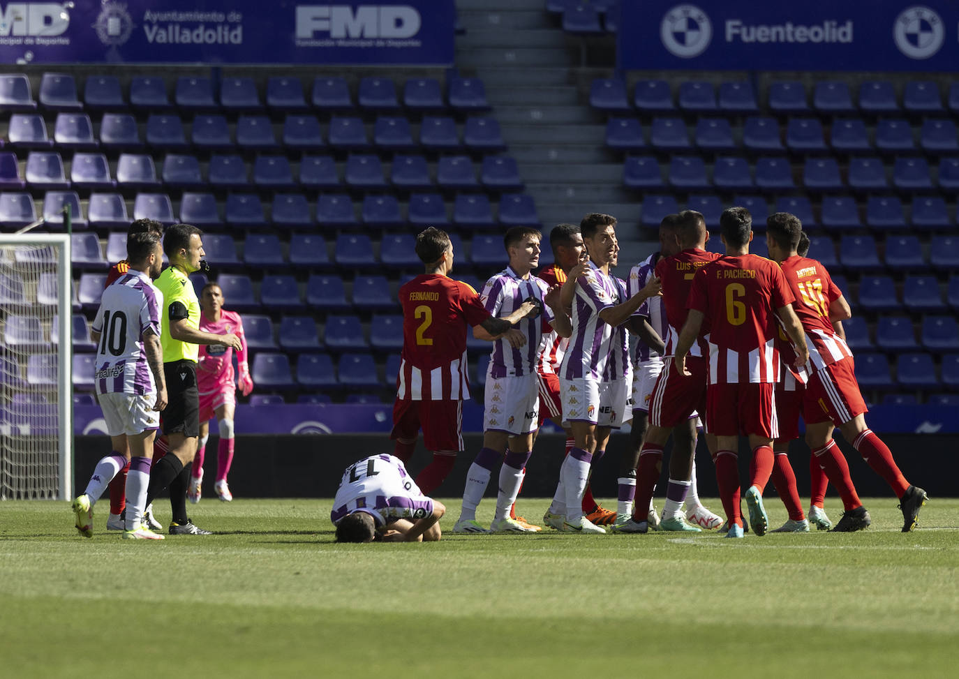 Imágenes del partido entre el Real Valladolid y el AVS Futebol portugués (1/2)