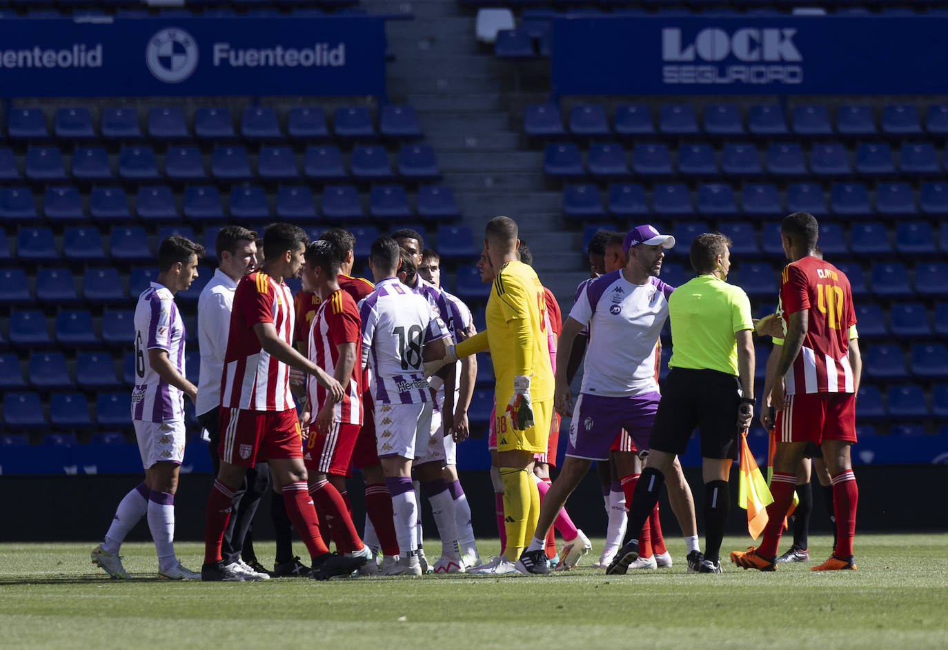 Imágenes del partido entre el Real Valladolid y el AVS Futebol portugués (1/2)