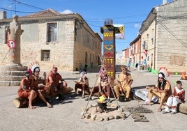 Los cordovilleses engalanan el pueblo con diferentes motivos