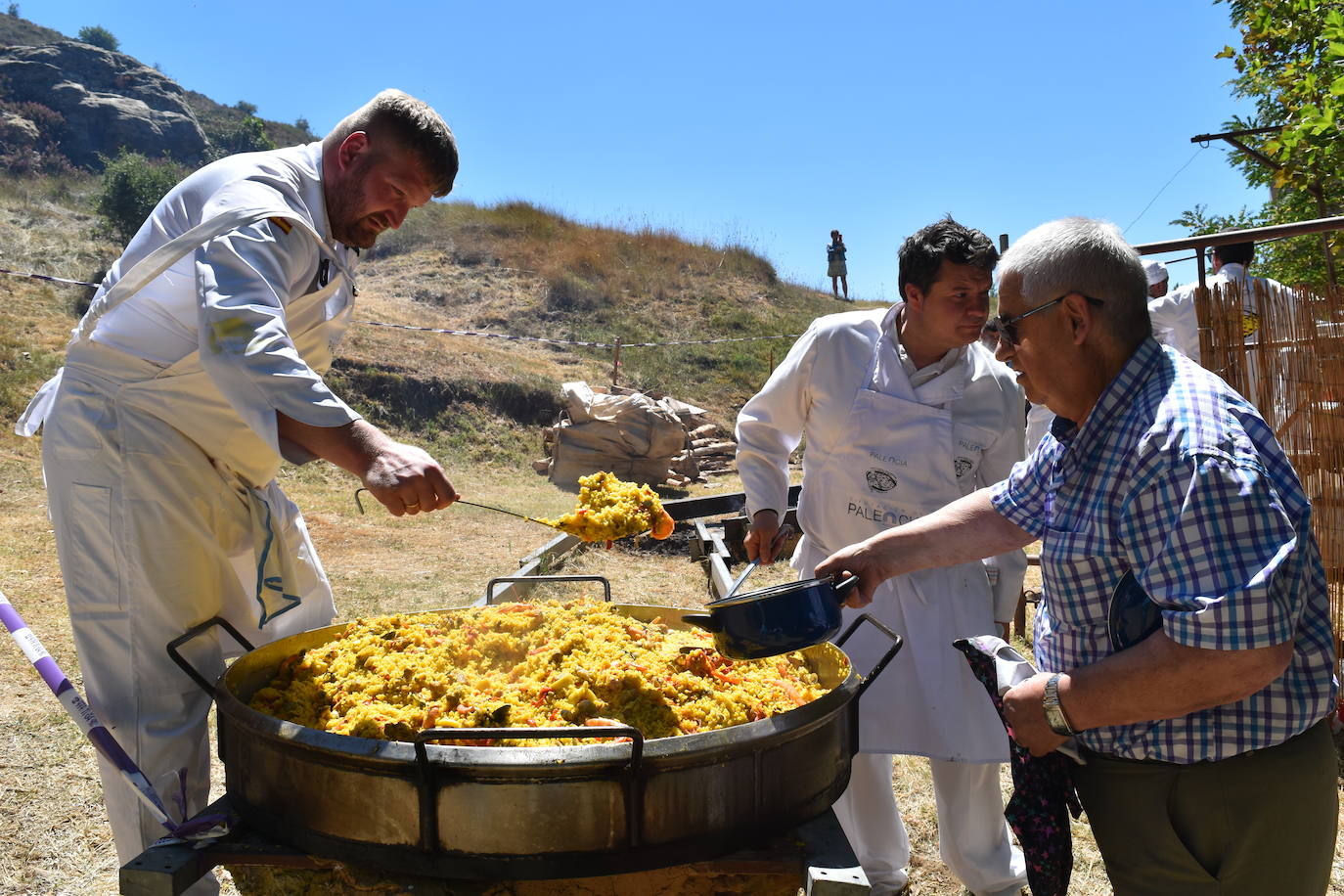 Olleros de Pisuerga reparte 1.700 raciones de paella