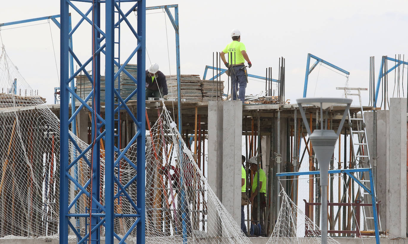 Trabajadores del sector de la construcción en Segovia.