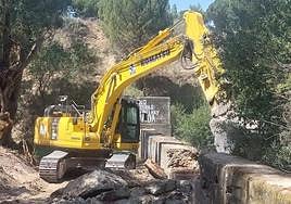 Demolición de la Presa Grande sobre el río Voltoya.
