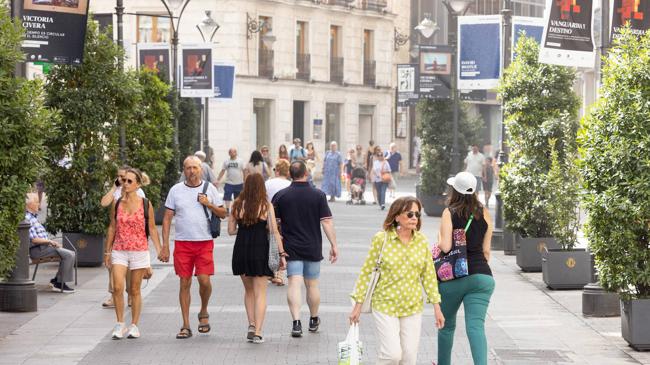 Imagen antes - Calle Santiago, este miércoles, a las 12:00 y las 16:00 horas.