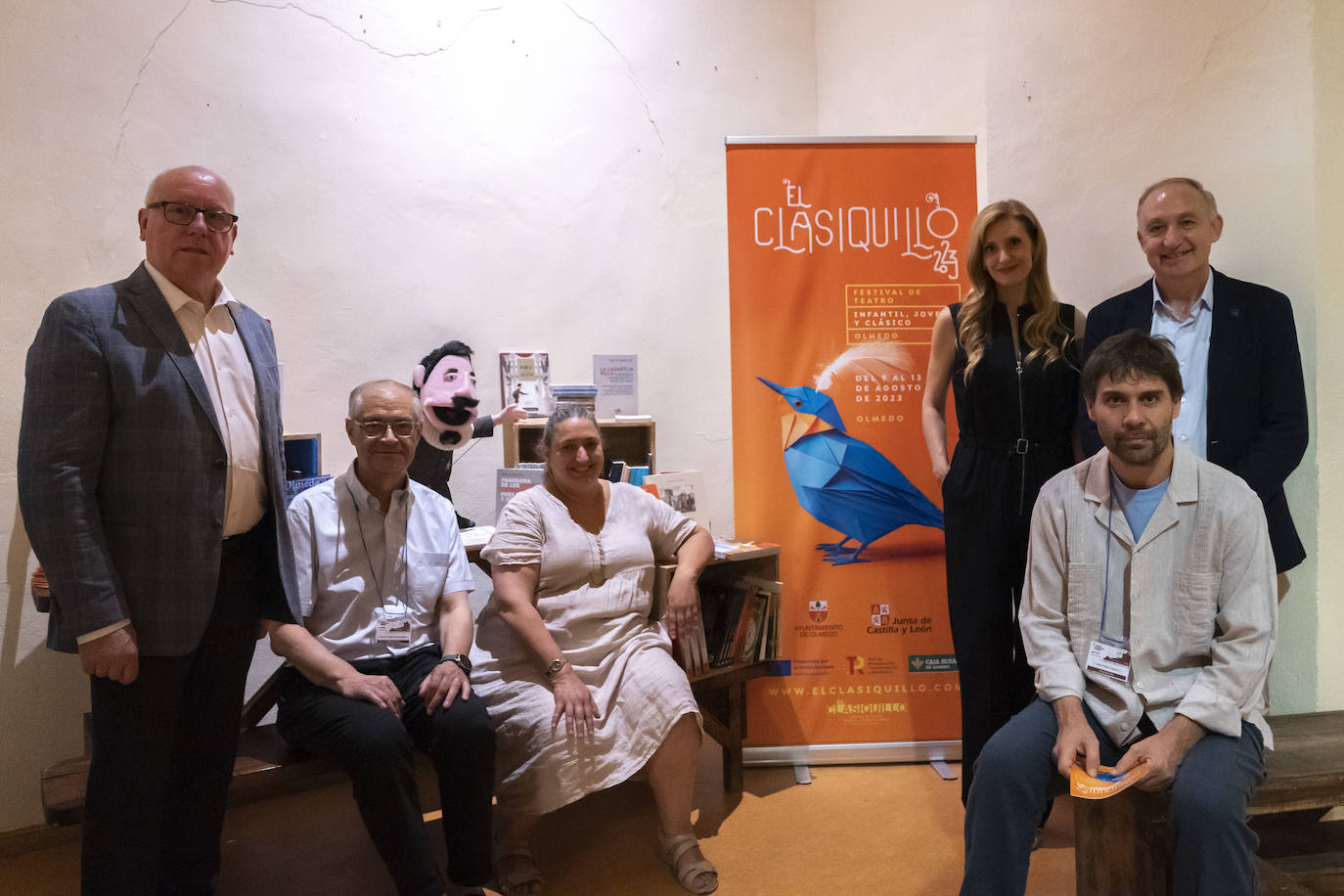 Desde la izquierda, Alfonso Centeno, alcalde de Olmedo, Germán Vega, codirector de Olmedo Clásico, Mar Sancho (de pie), viceconsejera, Antonio Largo, rector de la UVA, y Javier Pérez Lázaro, director de El Clasiquillo.