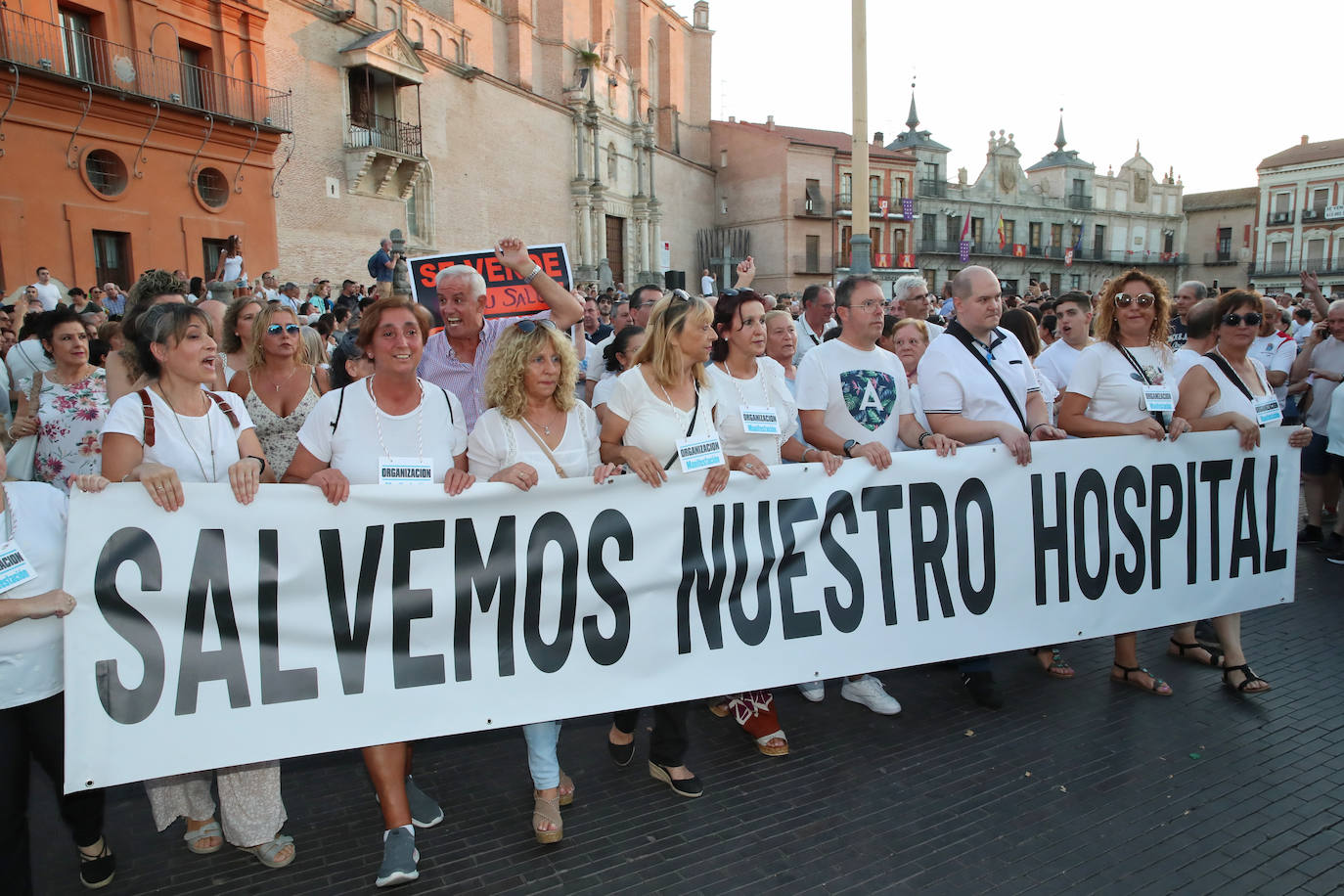 Cientos de ciudadanos han acudido a la manifestación de Medina