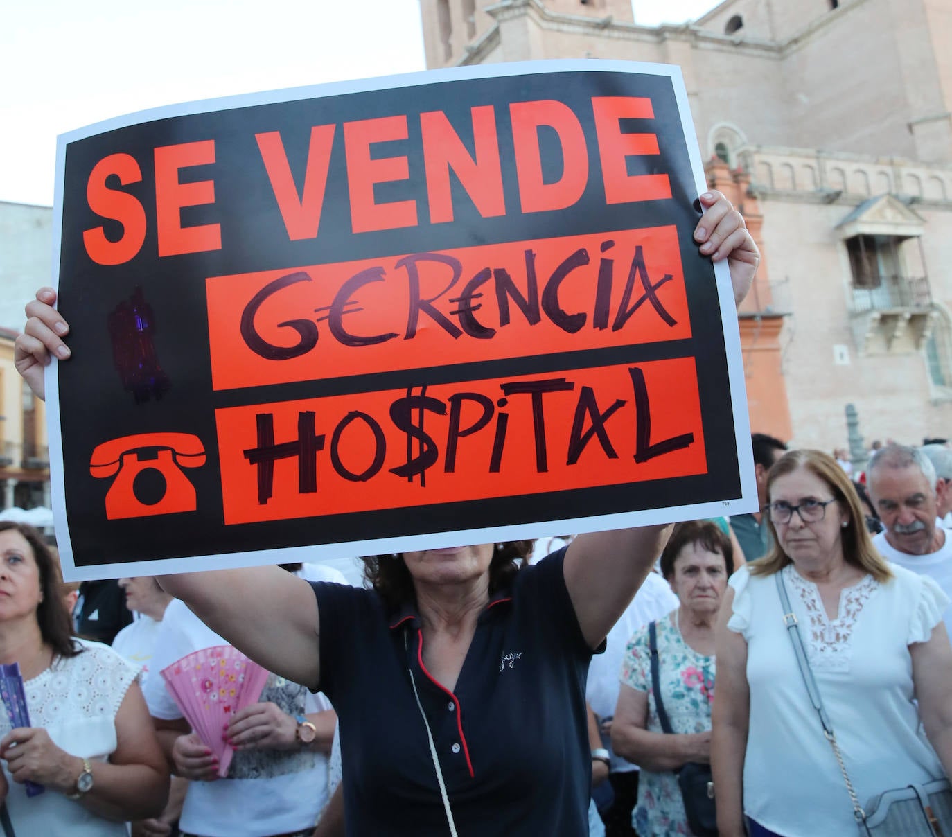 Cientos de ciudadanos han acudido a la manifestación de Medina