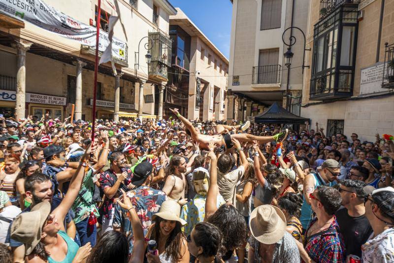 El público abarrotó la Plaza del Trigo.