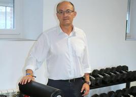 El alcalde, Jorge Domingo Martínez, en el nuevo gimnasio municipal.