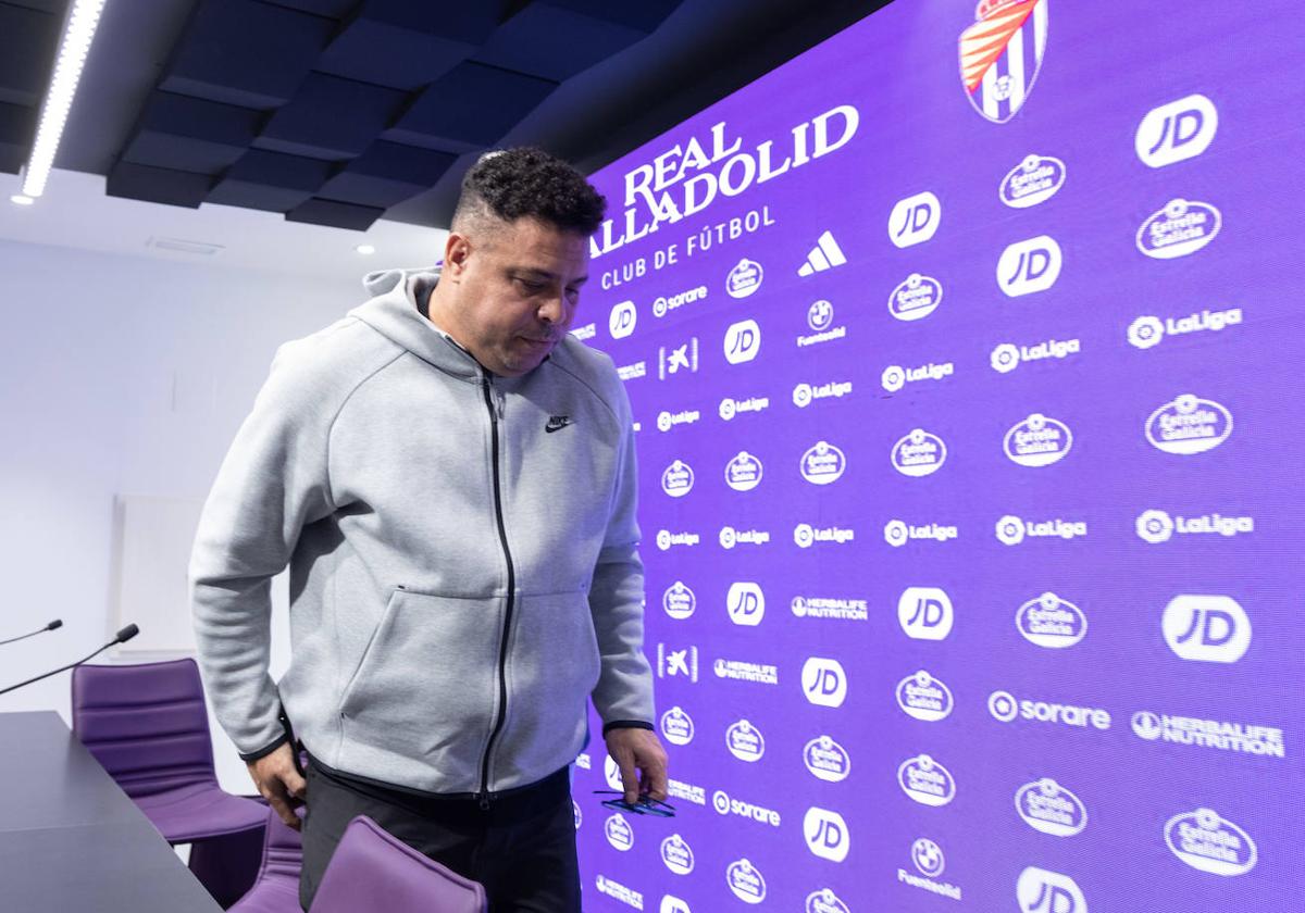 Ronaldo abandona la sala de prensa el pasado 5 de junio tras sus explicaciones por el último descenso.