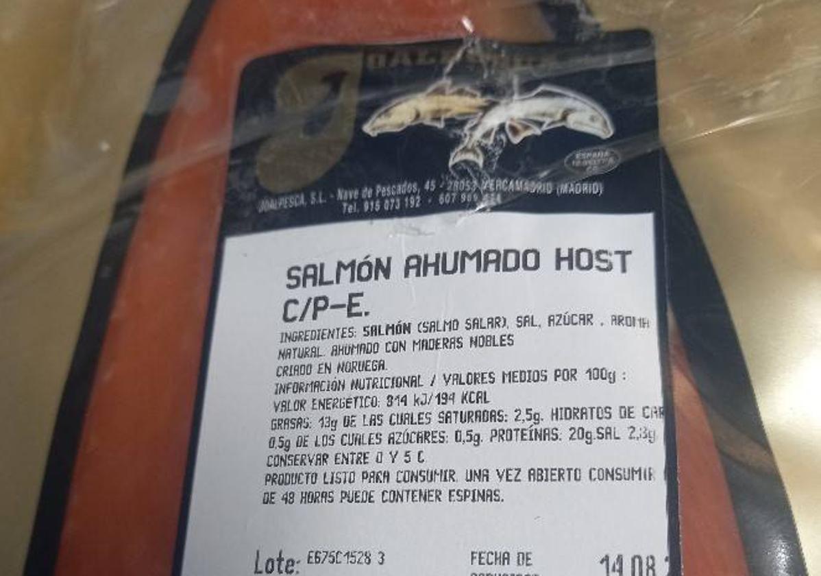 Fotografía realizada por la AESAN de la marca de salmón afectada.