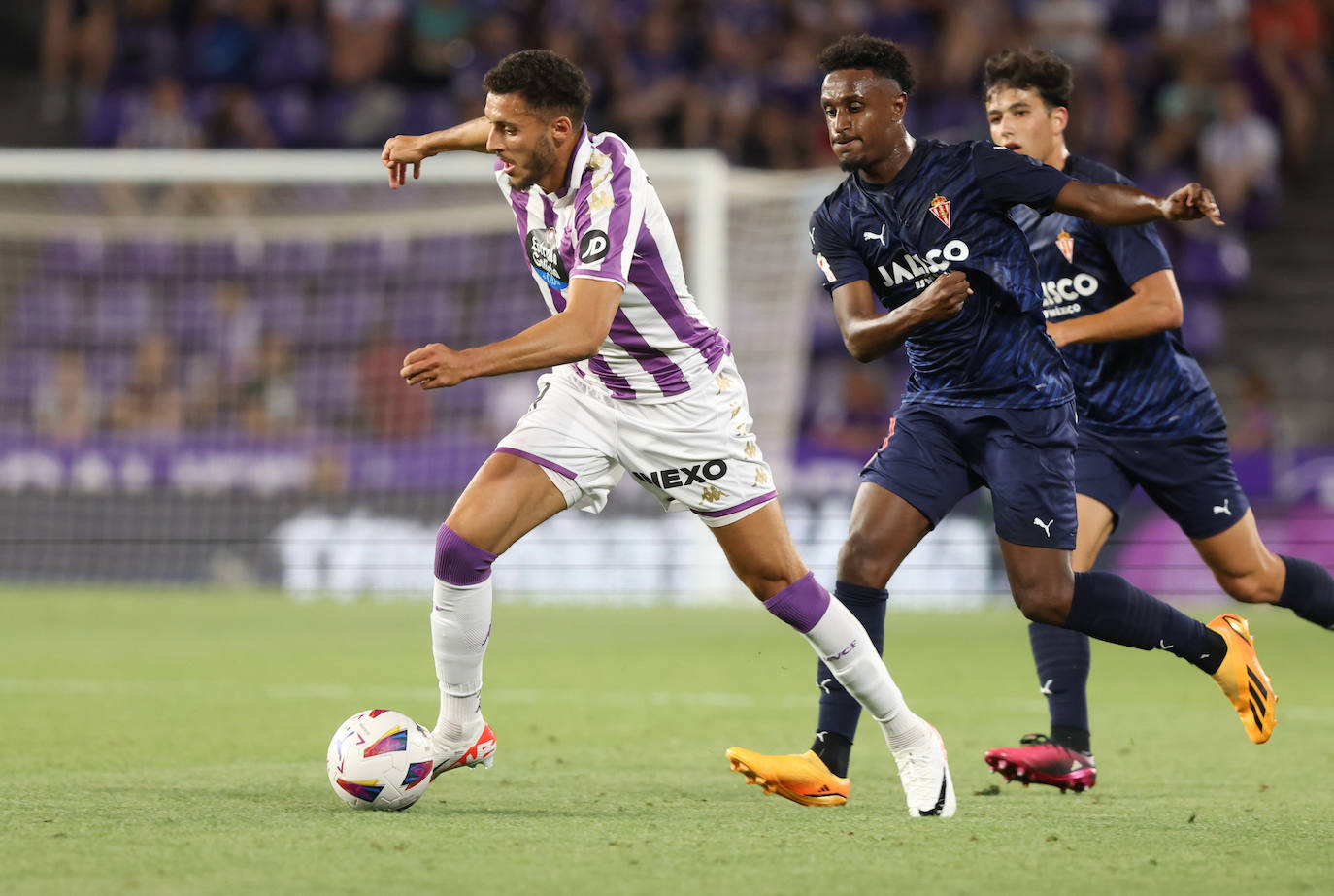 La victoria del Real Valladolid ante el Sporting de Gijón, en imágenes