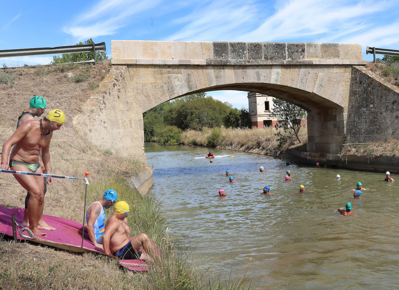 V Travesía a nado Canal de Castilla en Paredes de Nava