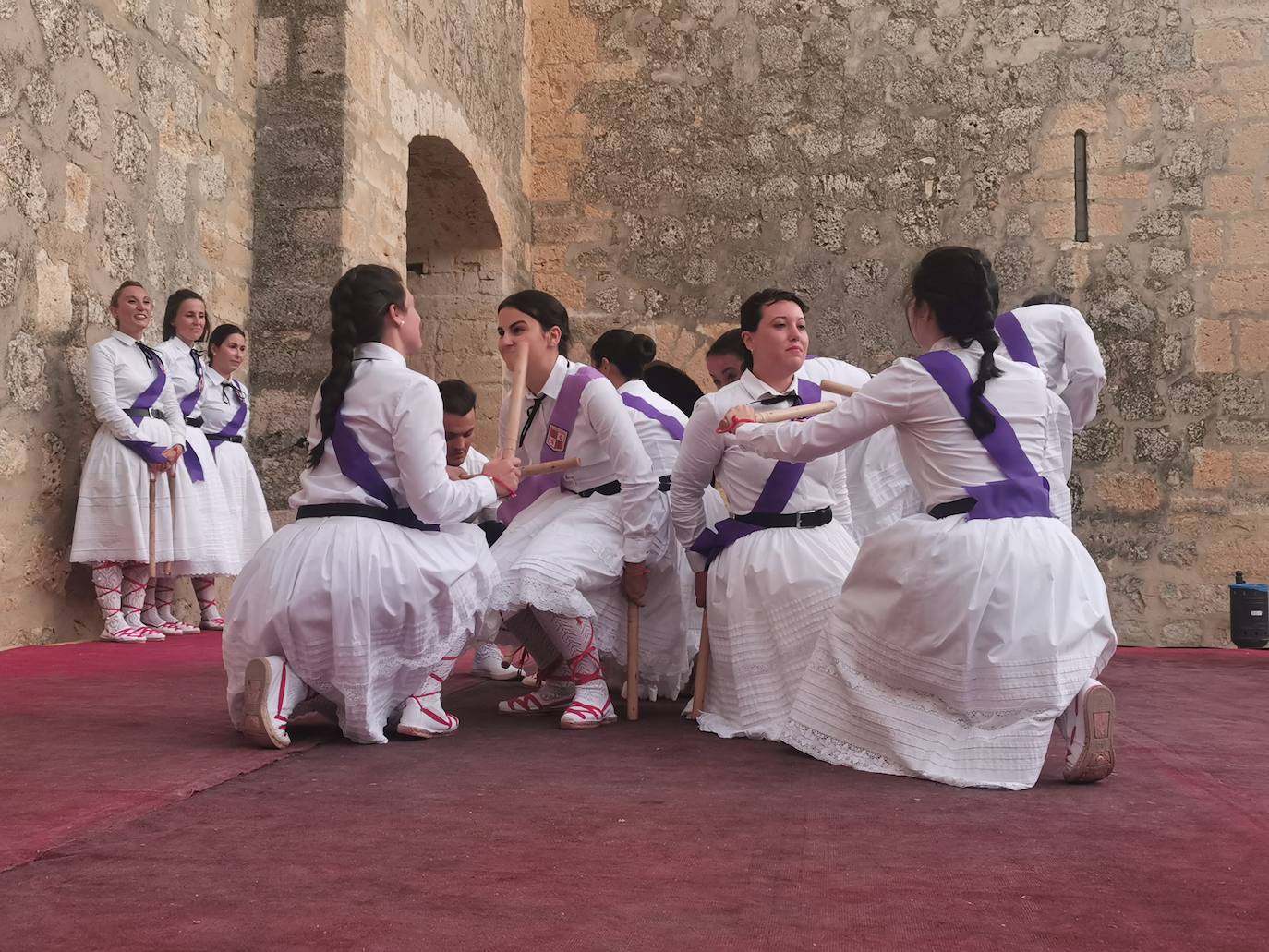 Torrelobatón celebra su XV Certamen de Paloteo