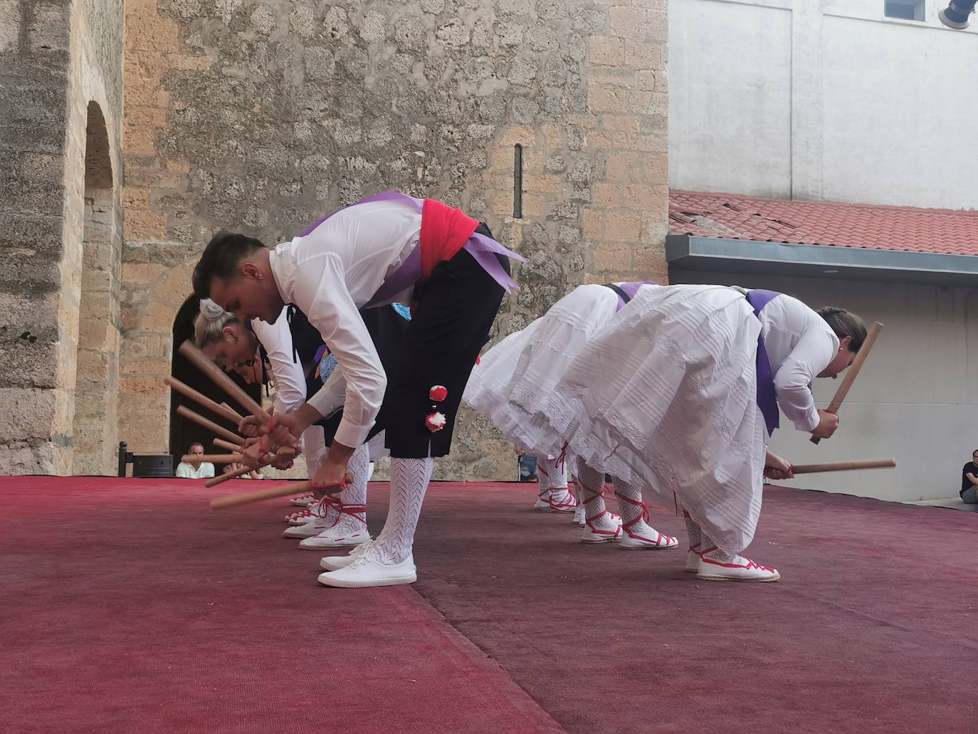 Torrelobatón celebra su XV Certamen de Paloteo