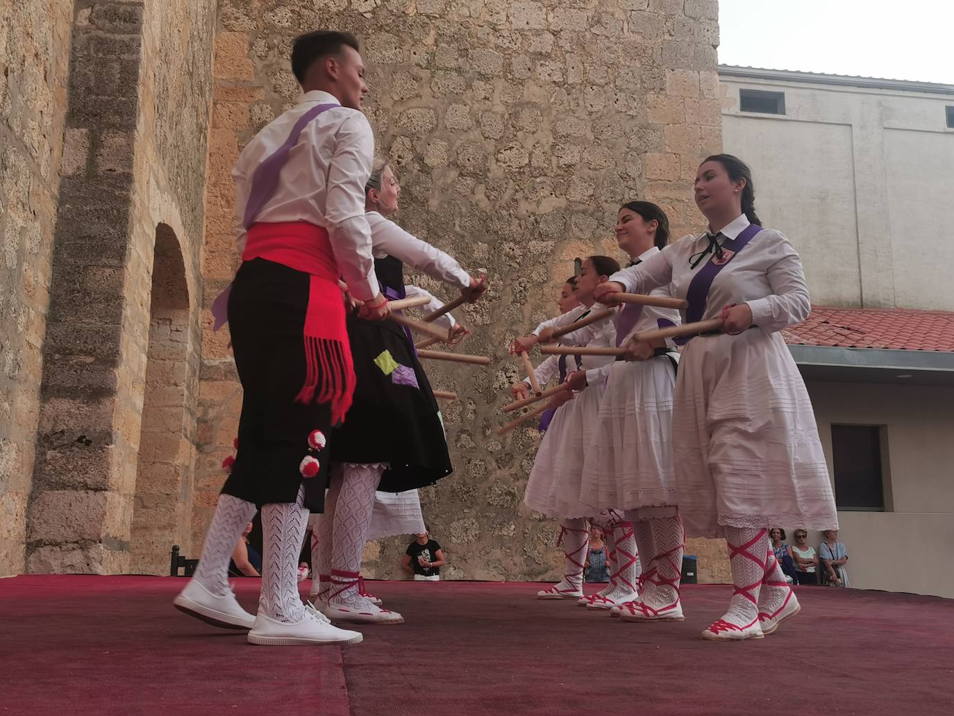 Torrelobatón celebra su XV Certamen de Paloteo