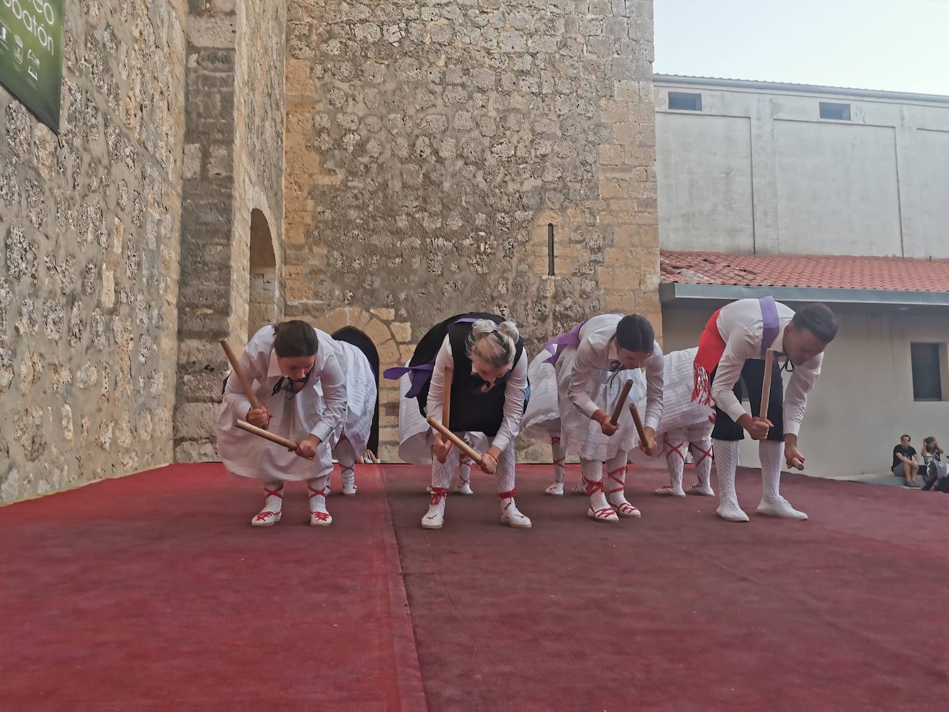 Torrelobatón celebra su XV Certamen de Paloteo