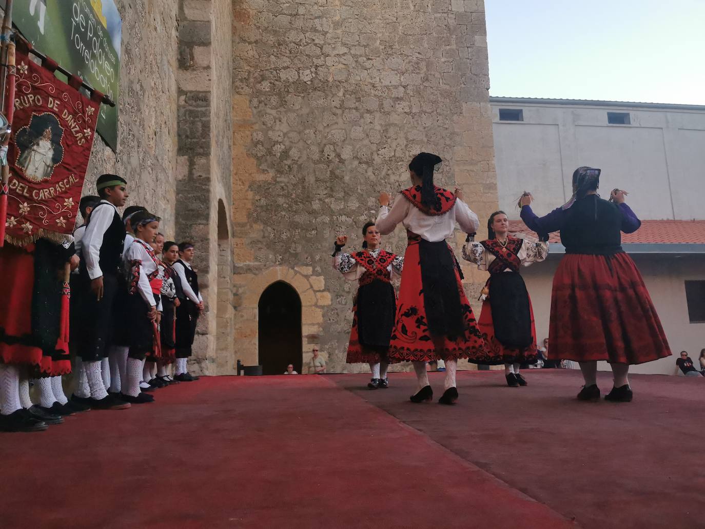 Torrelobatón celebra su XV Certamen de Paloteo